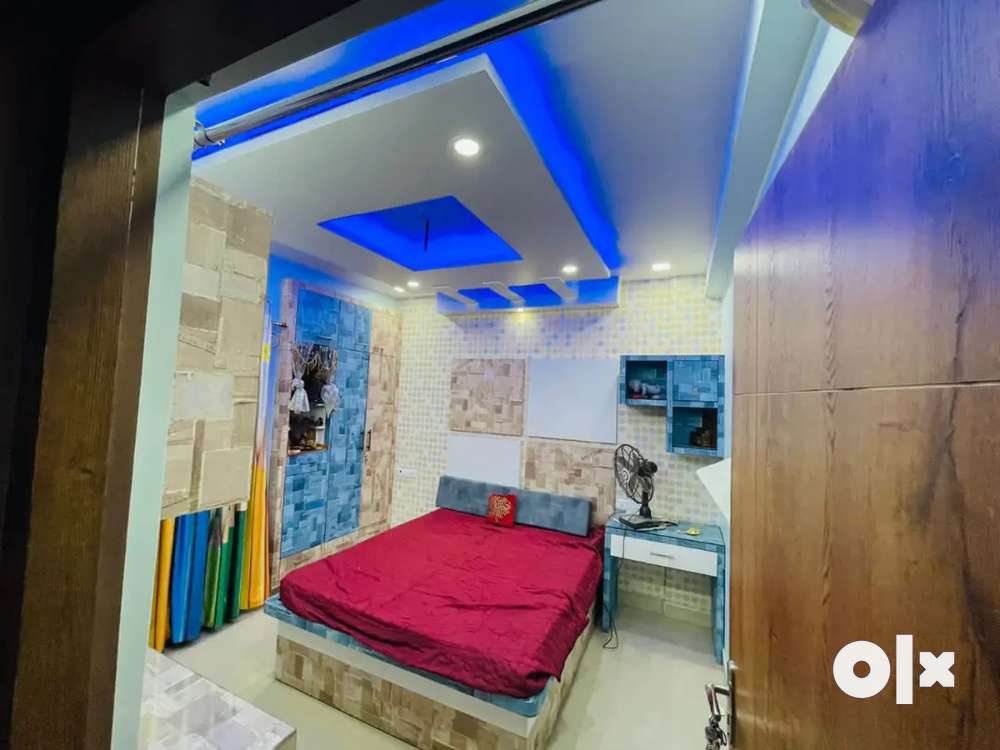 Fully furnished flat in gangotri Enclave awadh vihar yojna