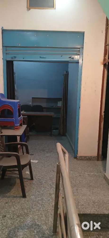 Halk and shop both are at rent together