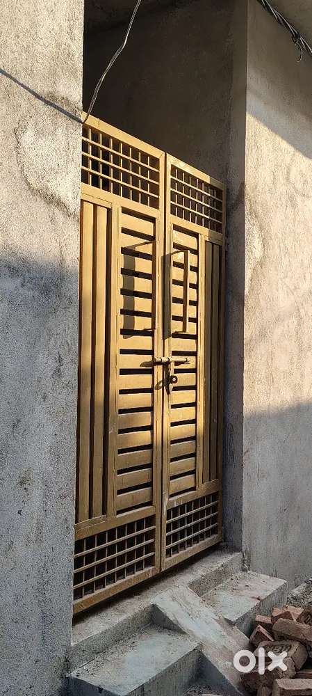 1 BHK with attached bathroom and kitchen