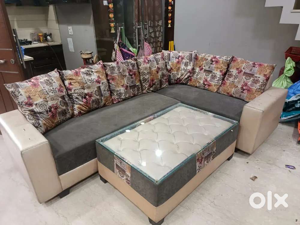 Sofa five siter with table and cushan