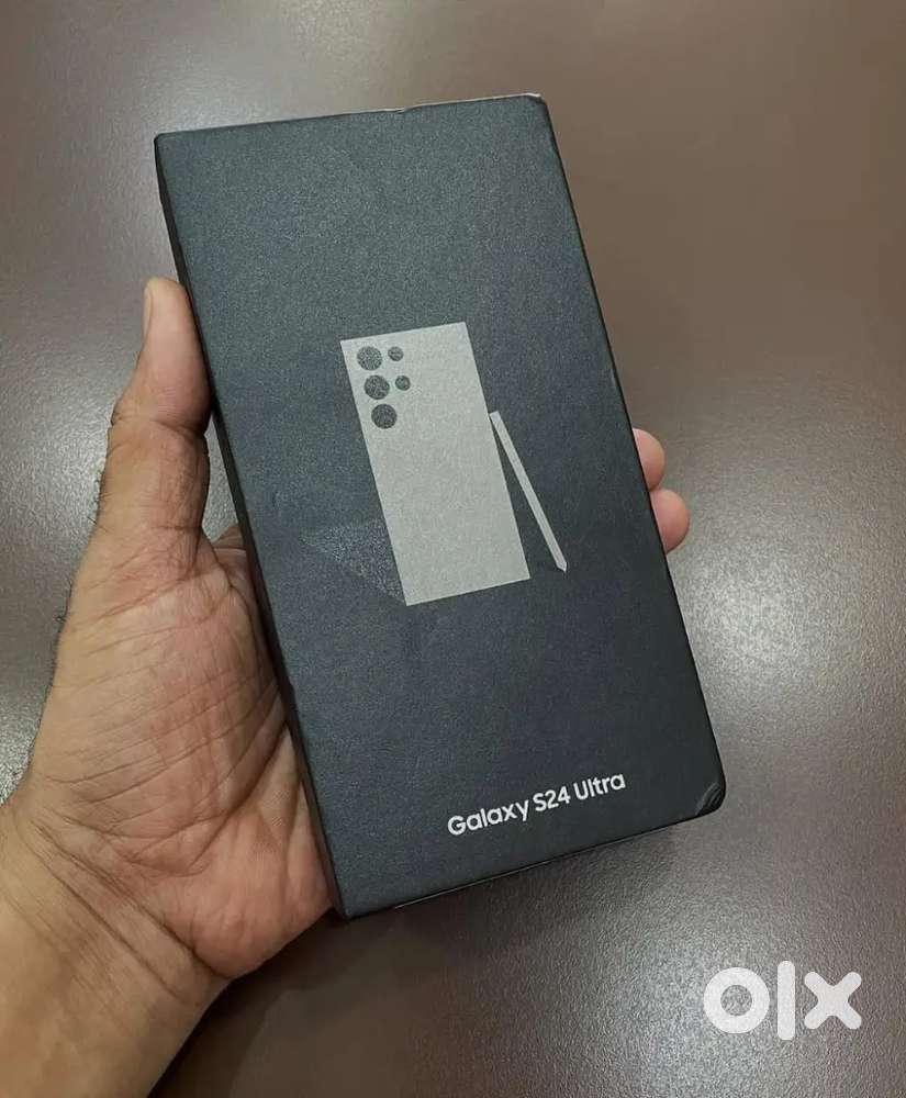 Samsung galaxy S24UlTra titanium grey excellent condition with box