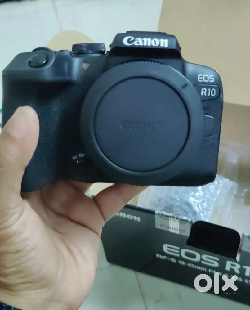 Canon EOS R10 Mirrorless Camera - VIRTUALY NEW - Rarely Used