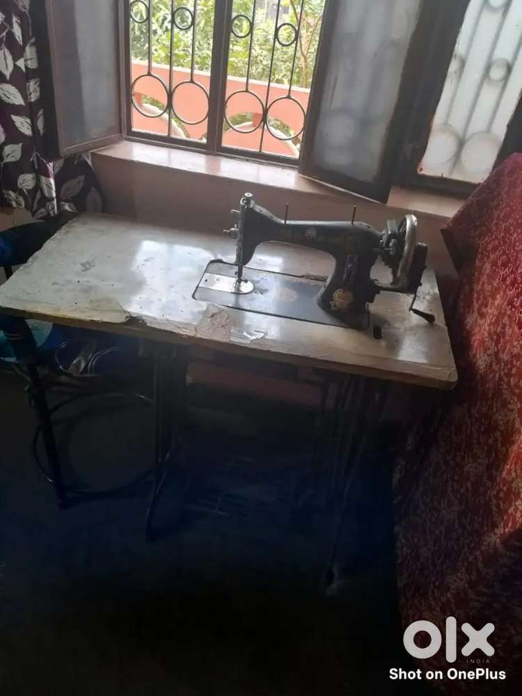 SEWING MACHINE