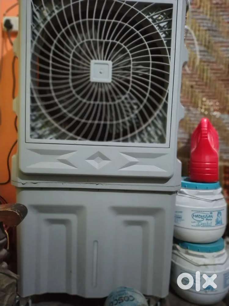 Cooler is 4or5 month old and in new condition