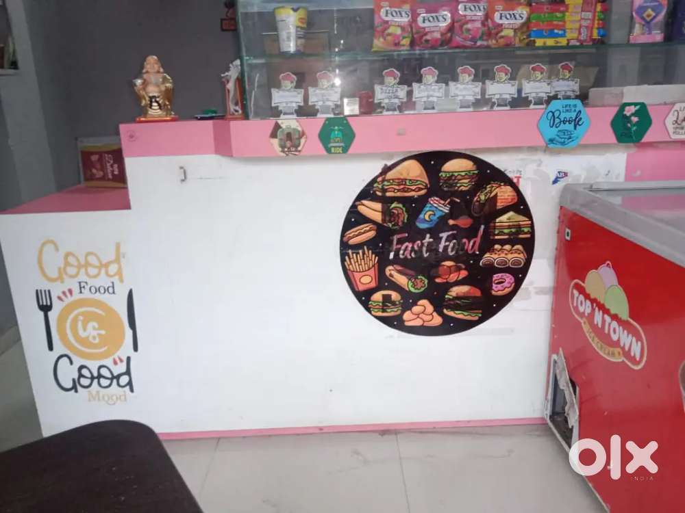 Icecream ki fridge sell karna hai n counter table 8/2 1/2