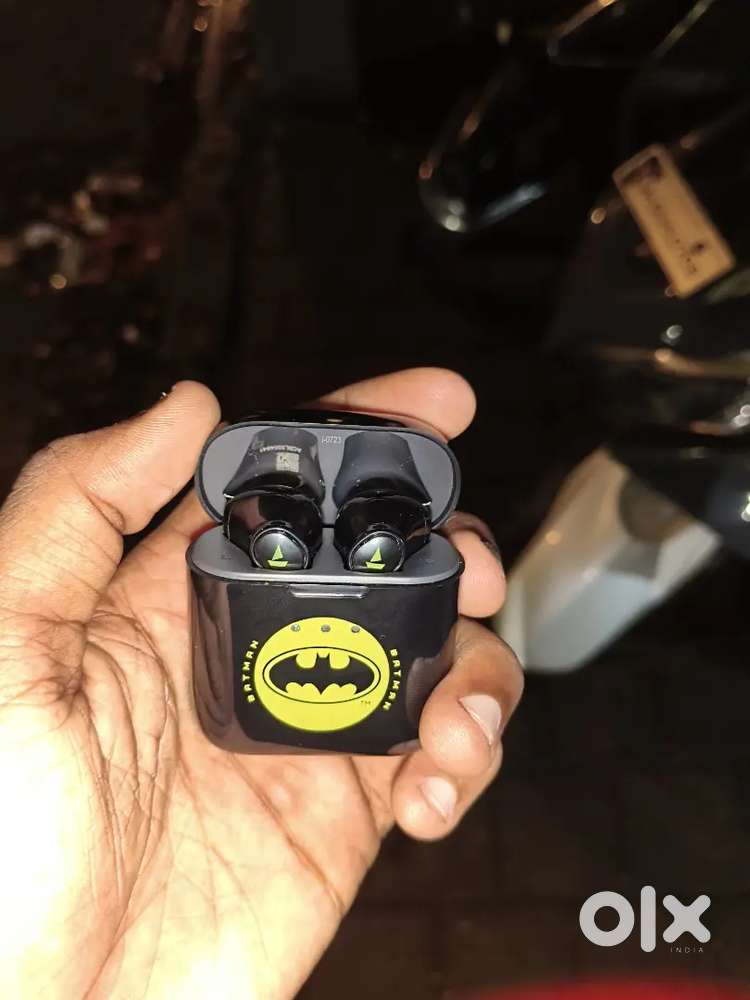Boat earbuds 131