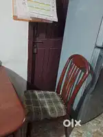 Dining table of 6 chairs
