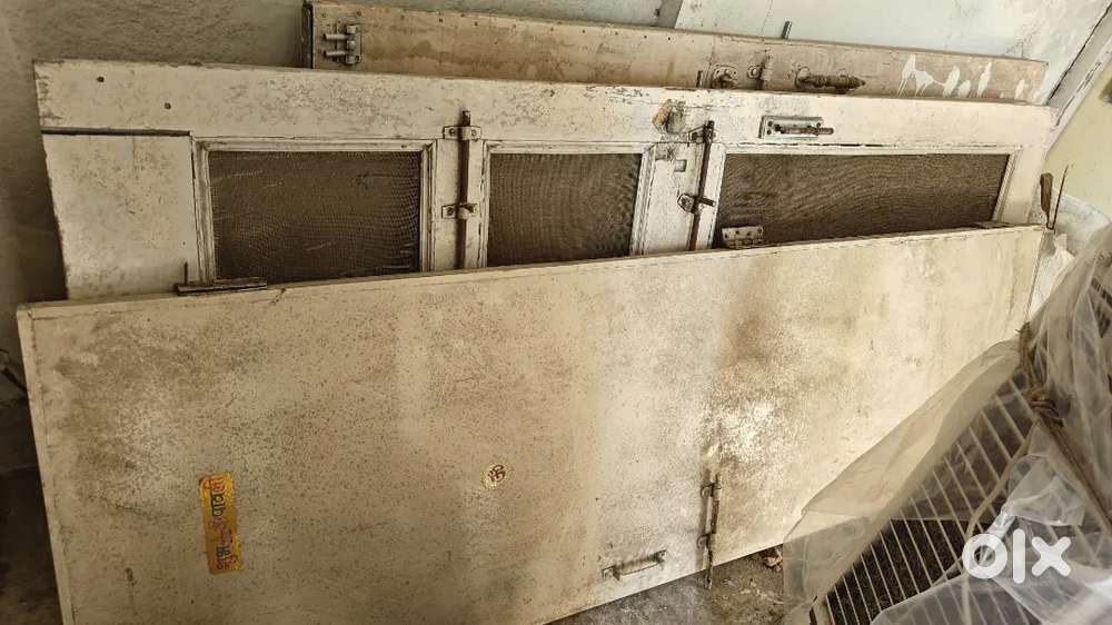 4 wooden gates, 1 showcase, 1 cupboard