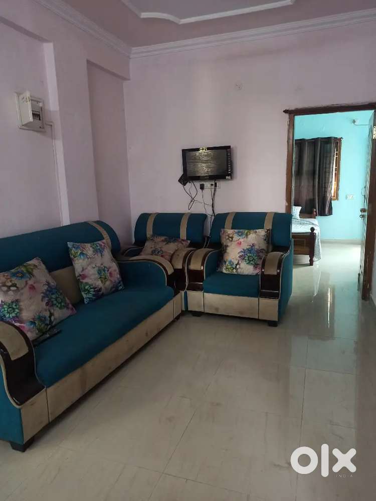 ఫ్లాట్స్ ఫర్ సేల్ 1100 s f t సీతమ్మడరా ఫుల్ ఫర్నిచర్