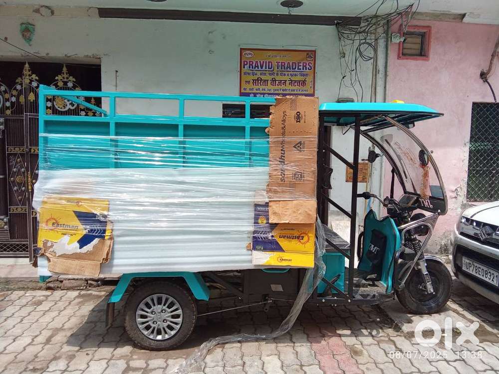 Porter pe gadi chalani h