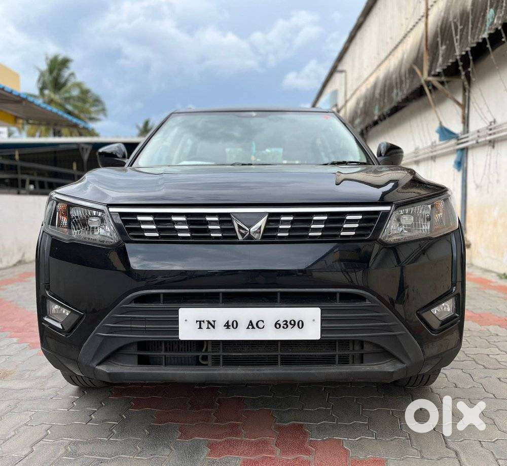 Mahindra XUV300 W6, 2023, Petrol