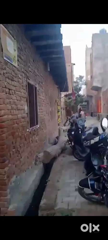 100 gaj ka L type makan Loni 1manjil 2side open plot