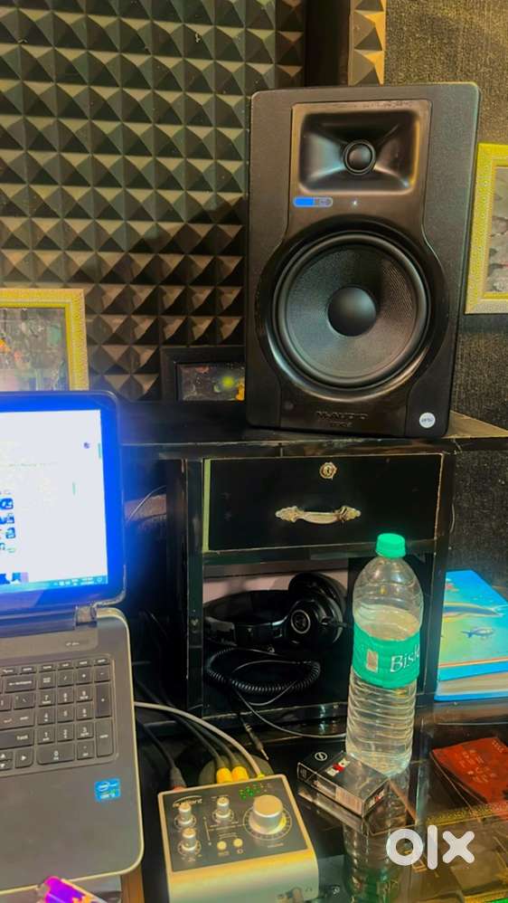 M audio BX8 monitor