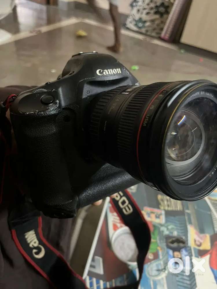 Canon 1D and Canon M50 cameras with lens
