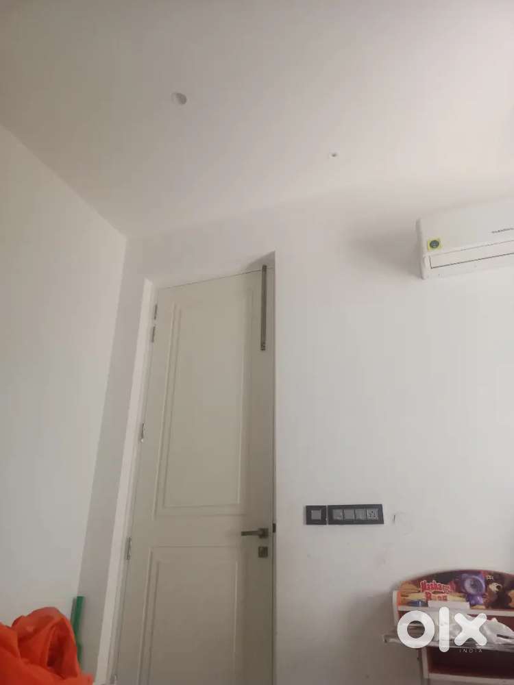 Need flatmate only girl(dealers excuse please)