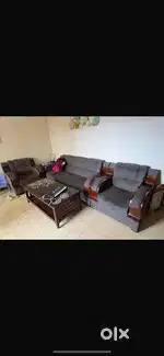 5 seater sofa with center table