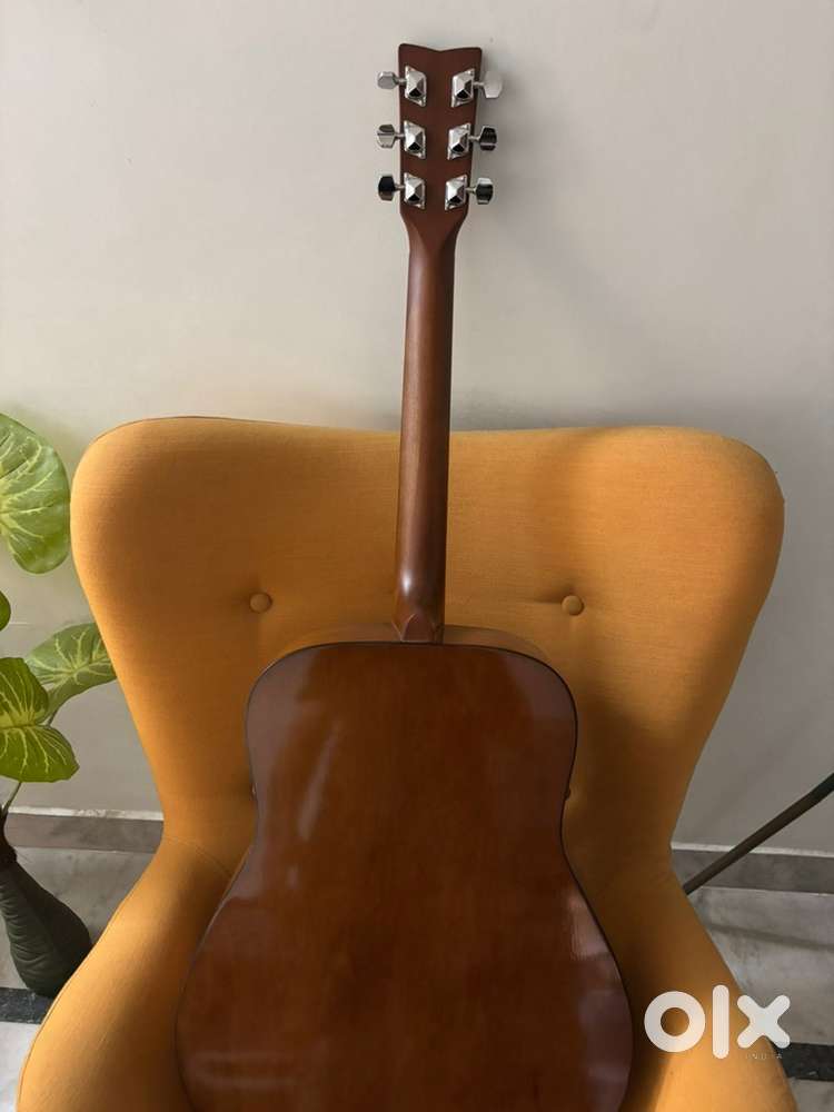 Yamaha Acoustic Guitar – Like New  ₹5,500 (Fixed Price)