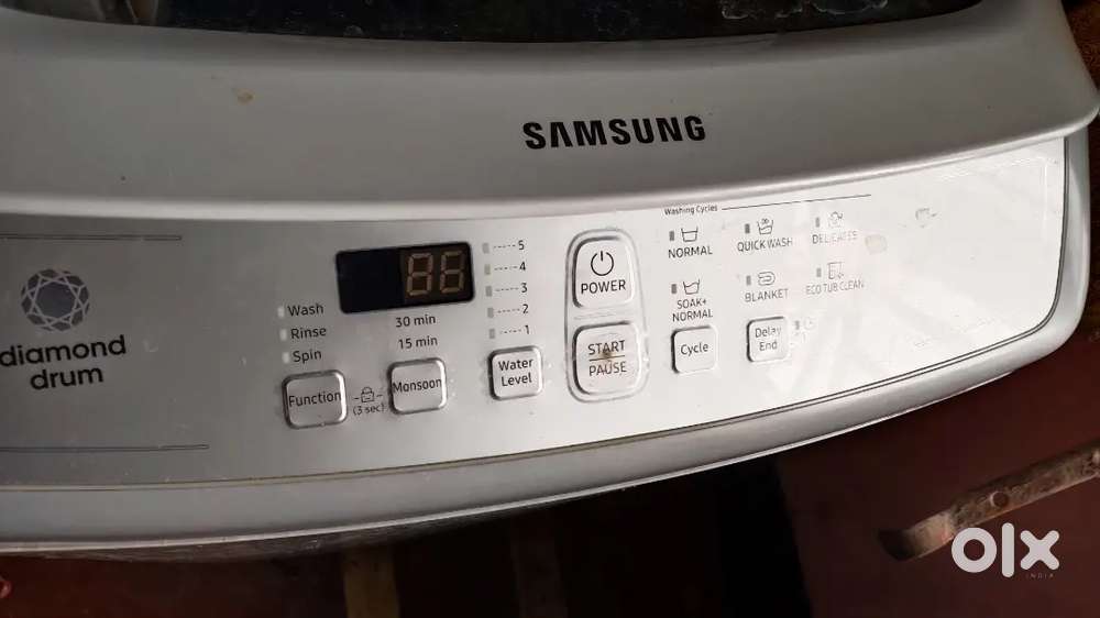 Samsung fully automatic diamond cut 6.5kg washing machine is for sale.