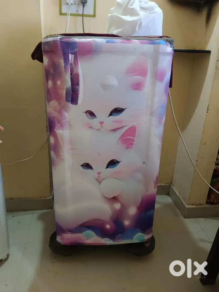 Fridge, washing machine, wood bed good condition