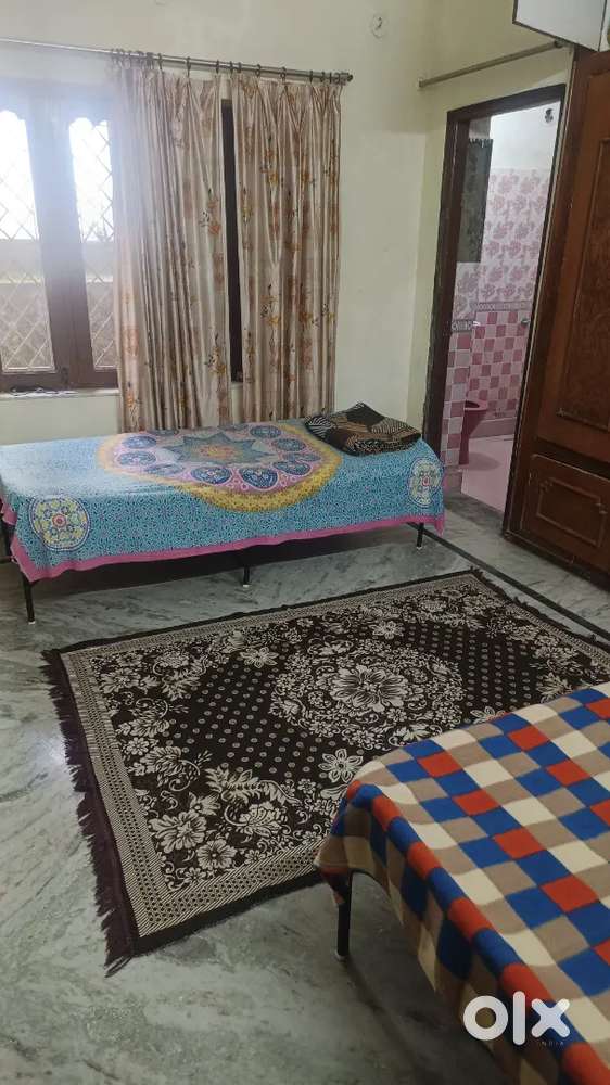 Pg only for girls including food