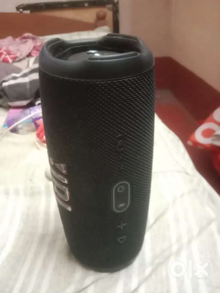 I am selling this jbl speaker charge 5.