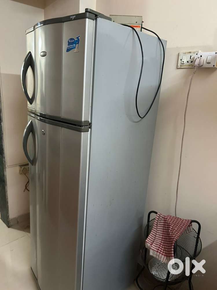 Whirlpool fridge 250 ltr