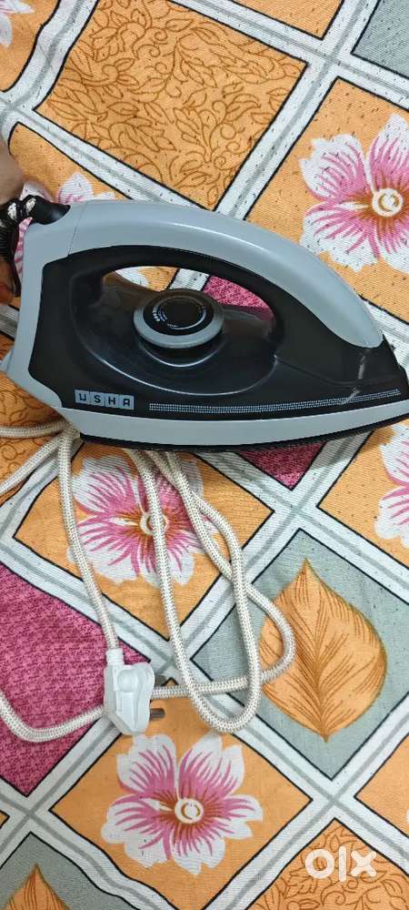 USHA Electric Iron EI 3302 1100 Watts