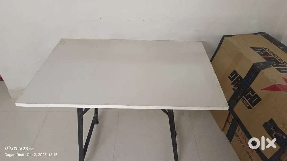 Foldable Computer Table