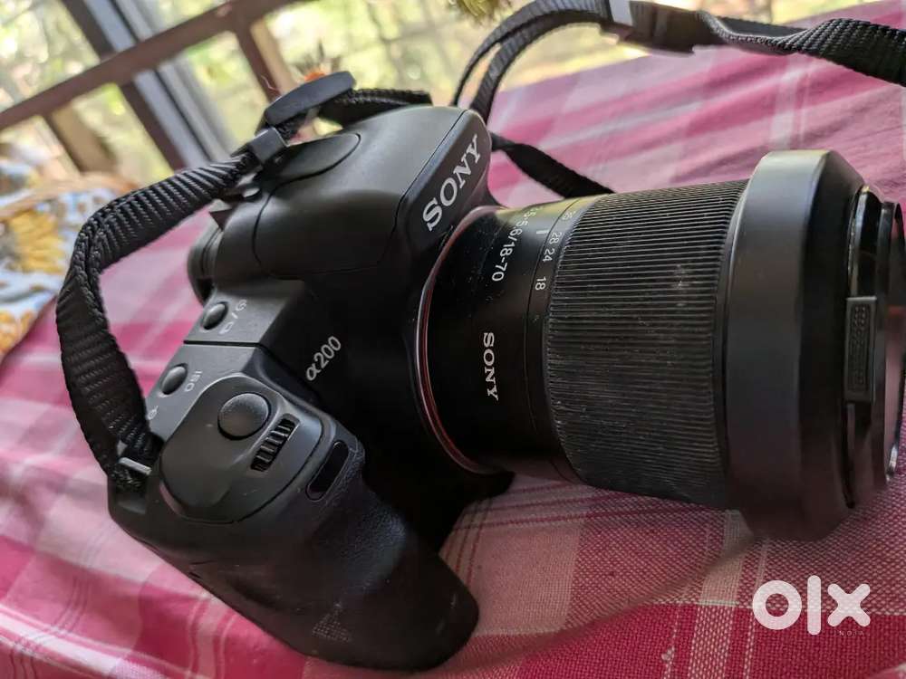 SONY DSLR Alpha 200 including lens and accessories