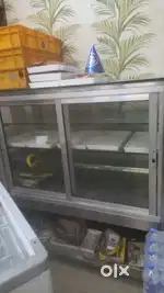 Cake cooling counter