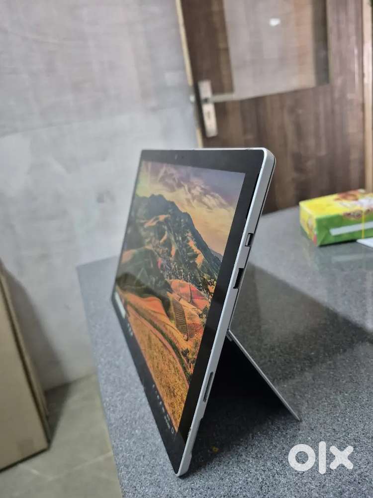 Microsoft surfece laptop touch display