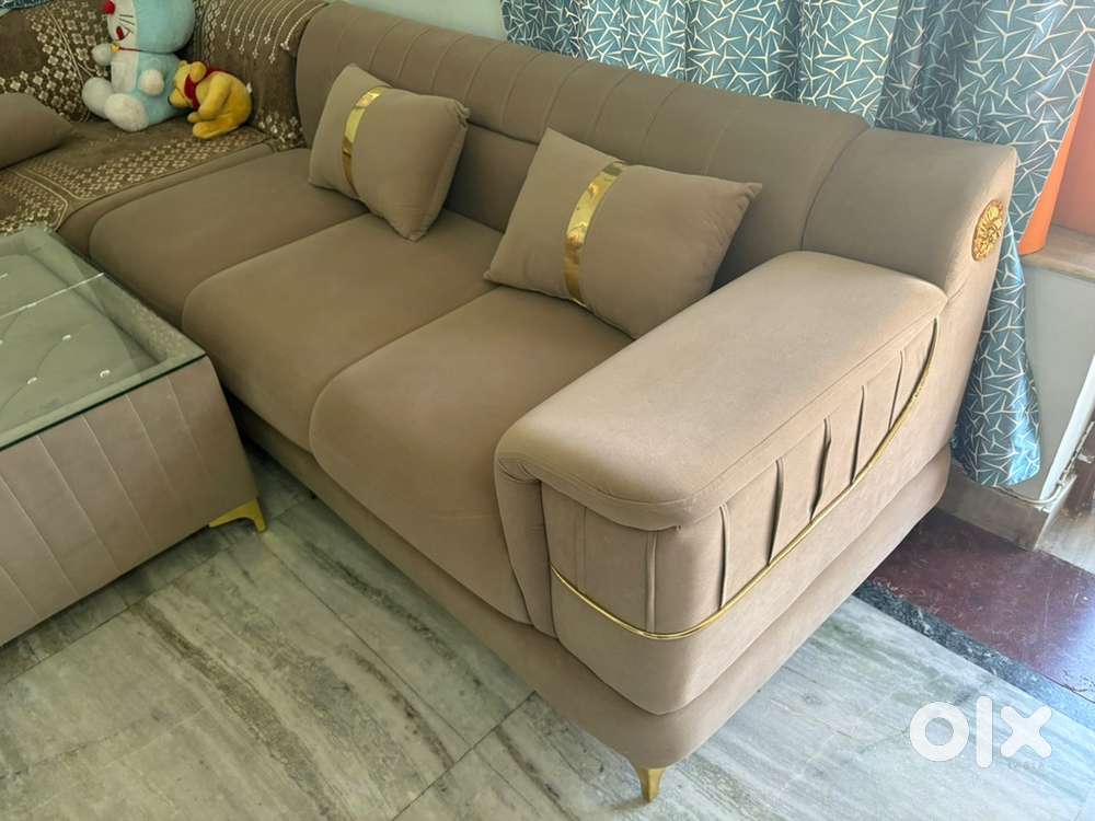 L Shaped 7 Seater Sofa in Excellent Condition