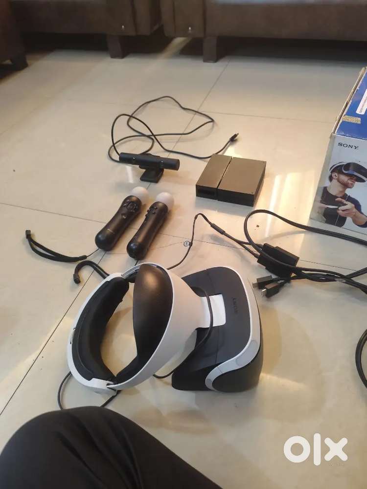 Sony VR PS4 with 2 motions controlrs