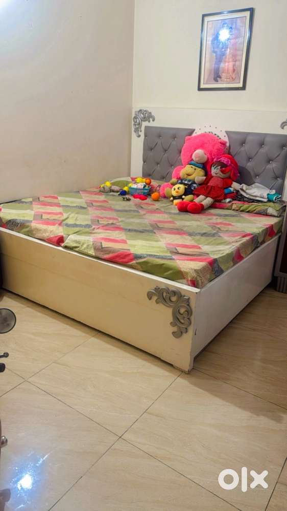 I want to sell my bed with side table