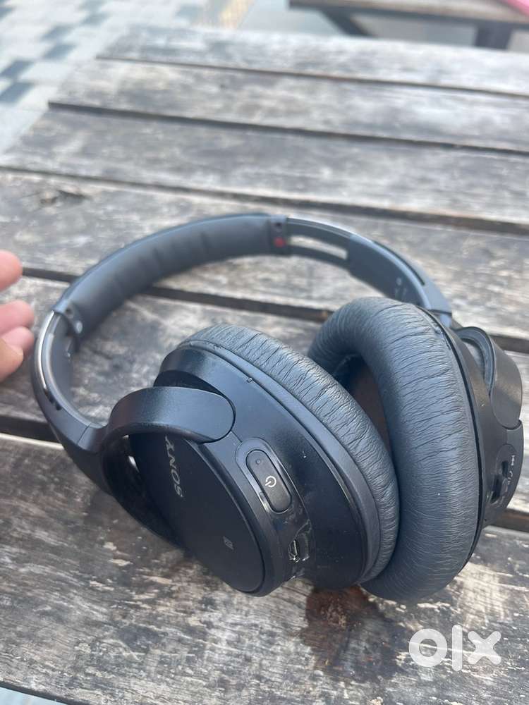 Sony headphones WH-CH700N