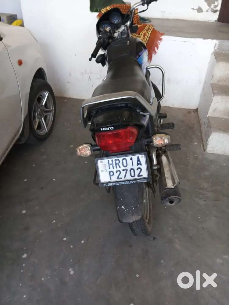 New bike 2016 model bilkul saaf Hai donon tyre nahin Hai first owner