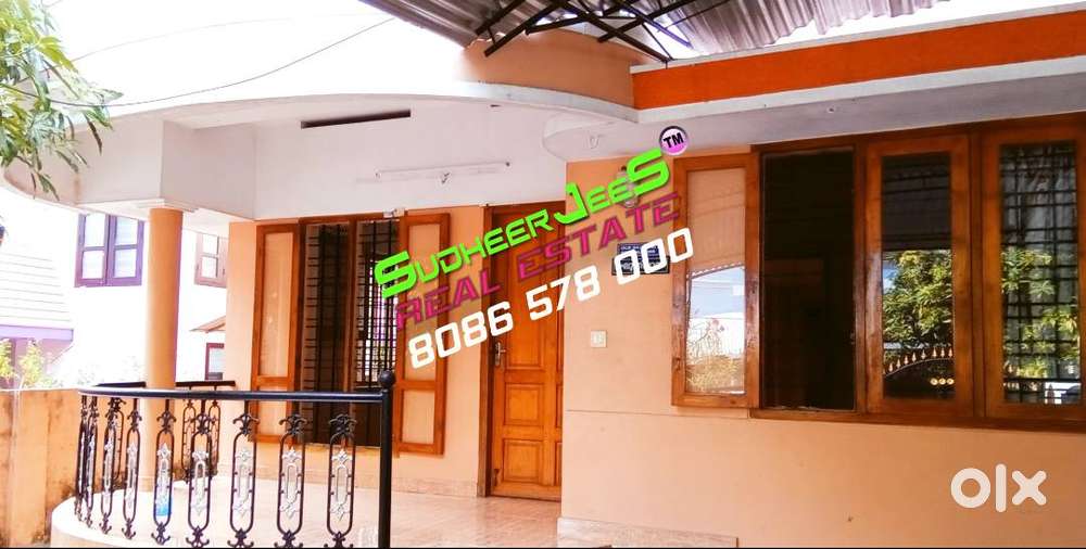 പാപ്പനംകോട്,ഒറ്റ കോമ്പൗണ്ട് വീട്,3 BHK,രണ്ടു് നില,കാർ പാർക്കിങ്ങ്...