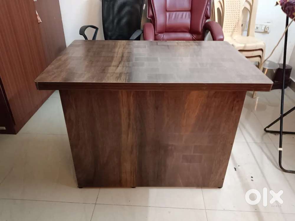 MD Chair and Table