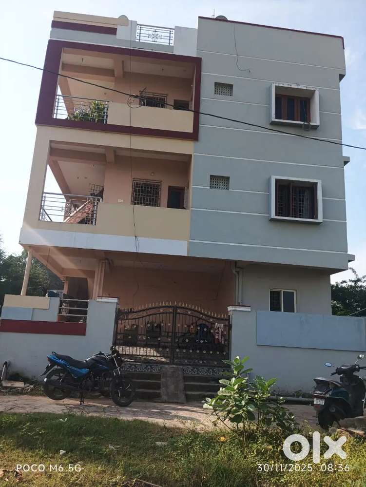 This buliding has 15feet road on east and north side