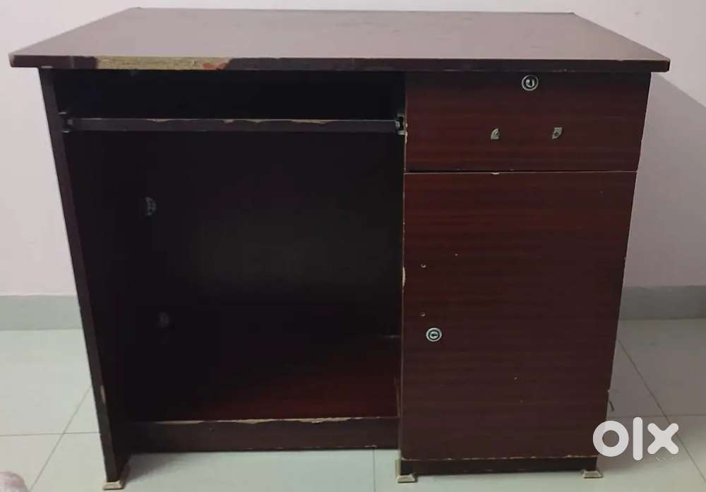 Computer table