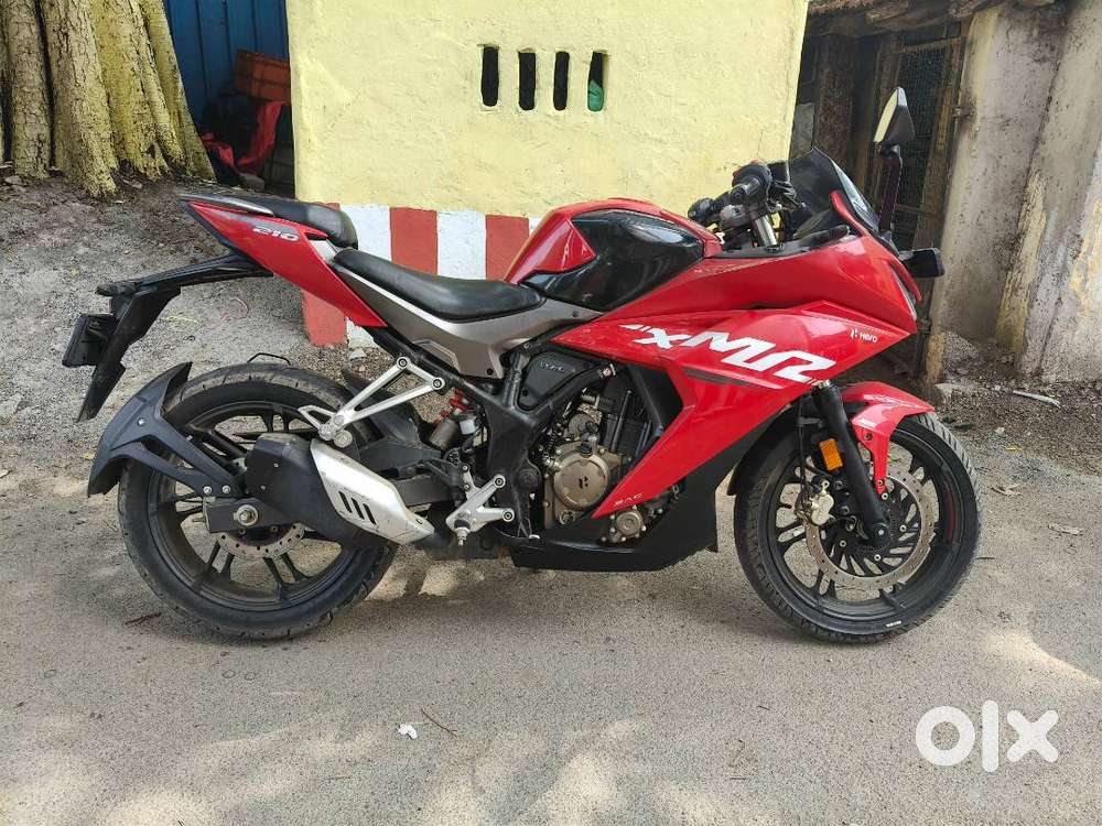 210cc liquid cooled engine,40km milleage per litre,144 top speed,