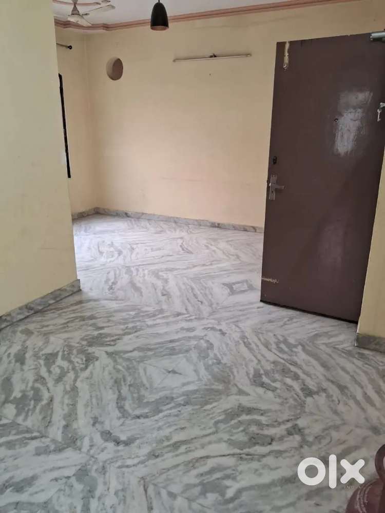 3BHK 1st Floor Main Road Flat