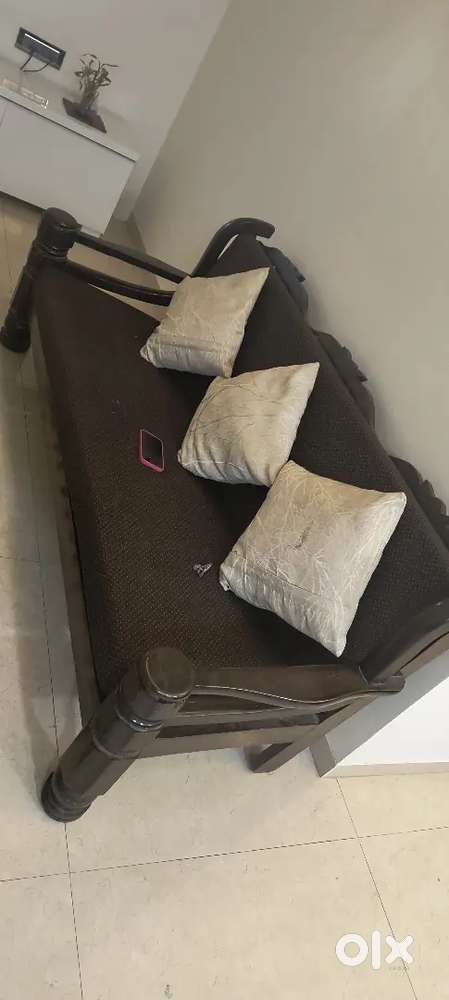 Traditional Sofa with Kurlon cushions