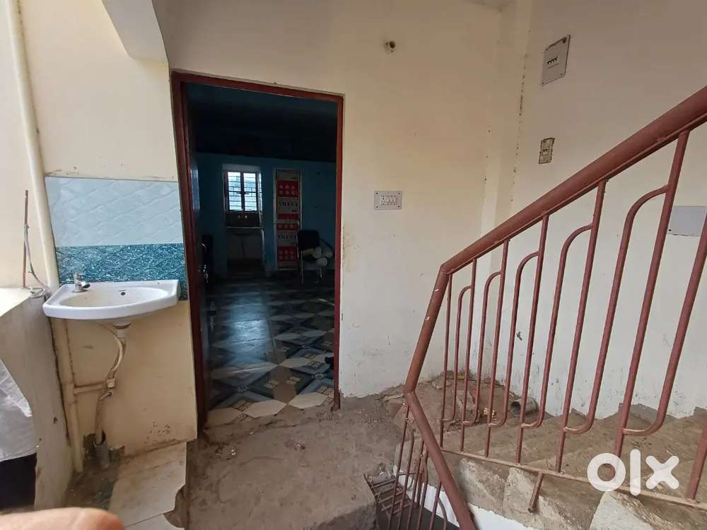 Room 1bhk hai 2nd floor par hai in nohsa petrolline phulwari sharif