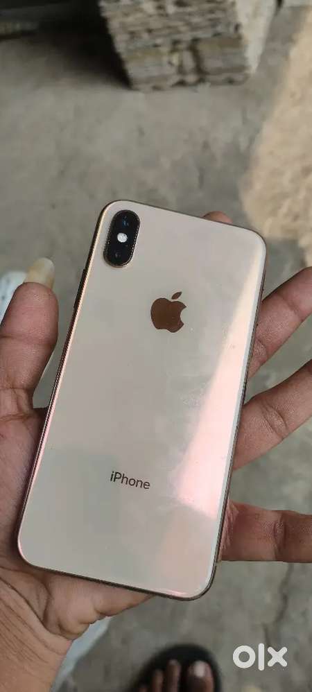 iPhone xs new condition hai jise chahiye vahi sms kre