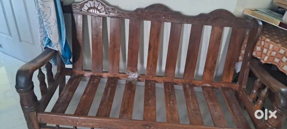 5 seater wooden sofa with a showcase n tea pie