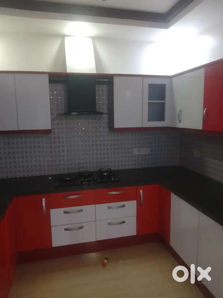 1 BHK SEMIFURNISHED APARTMENT FAMILY MARADU NUCLEUS MALL