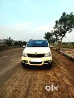 Mahindra Xylo E8 2013 Diesel Well Maintained