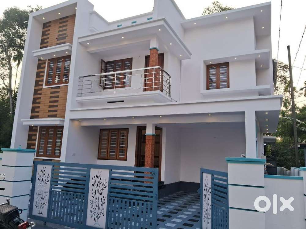 Varapuzha, kongorpilly,3 bed new house,62 lakhs nego