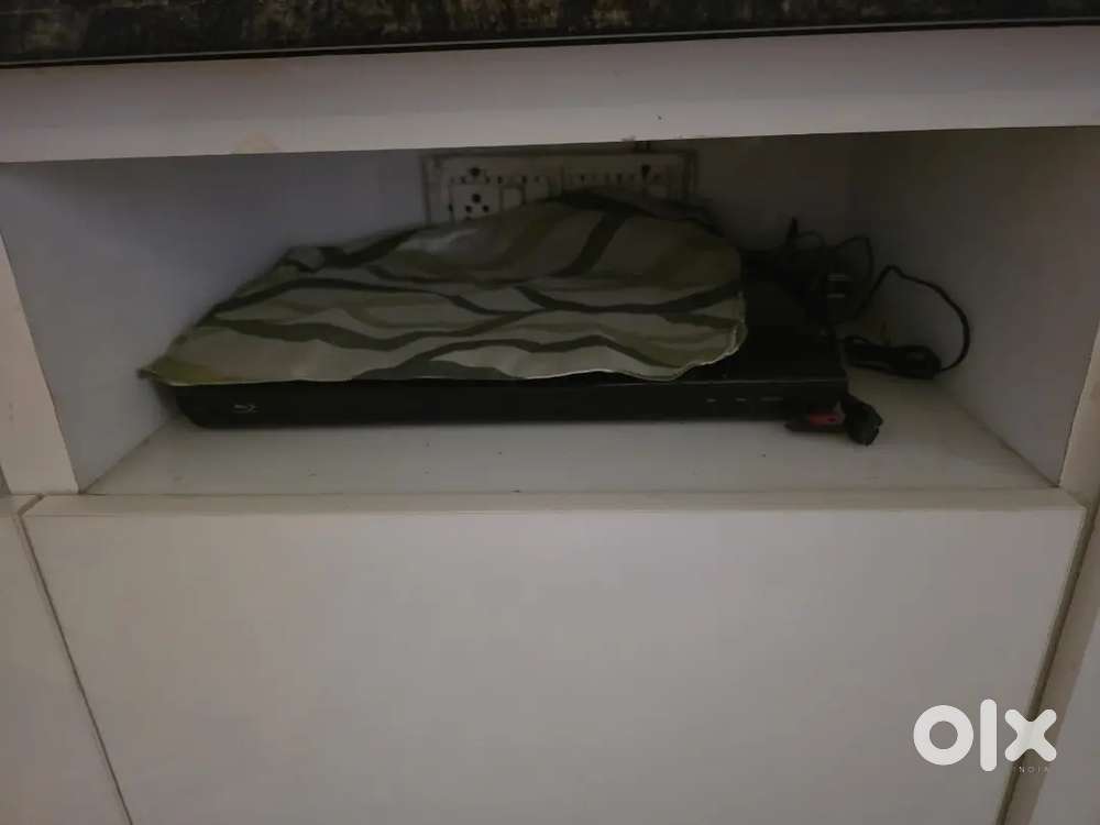 Sony 5.1 home theater  with blue ray dvd player